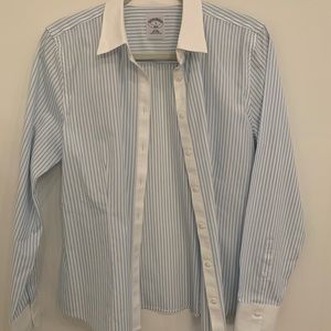 Fitted all cotton no iron women’s brooks brothers button down. worn twice.
